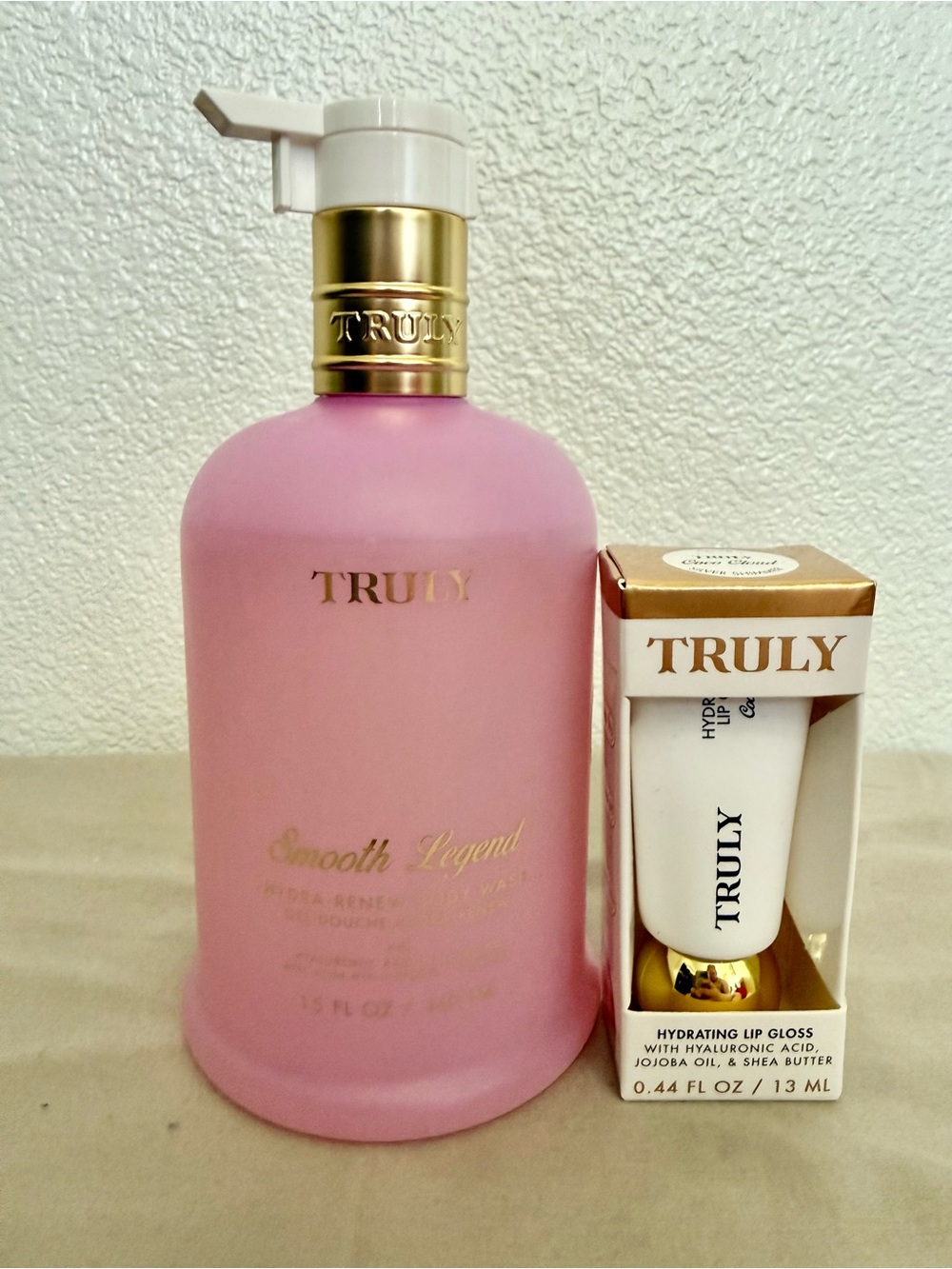 TRULY Smooth Legend Hydrating Body Wash & Lip Gloss Set